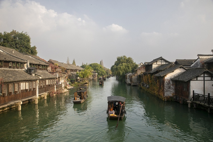 Wuzhen, ubicado en el norte de la provincia china de Zhejiang, es un antiguo pueblo de agua con edificios y puentes de piedra bien conservados. /VCG